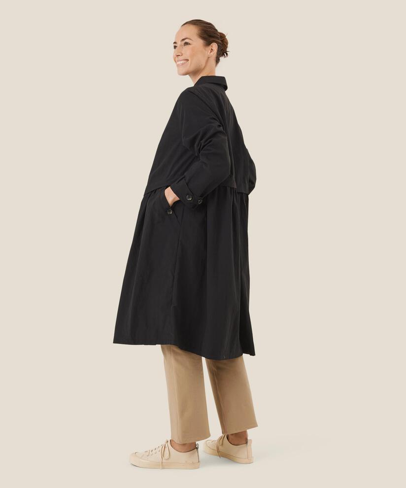 Tilia Kåpe , Black