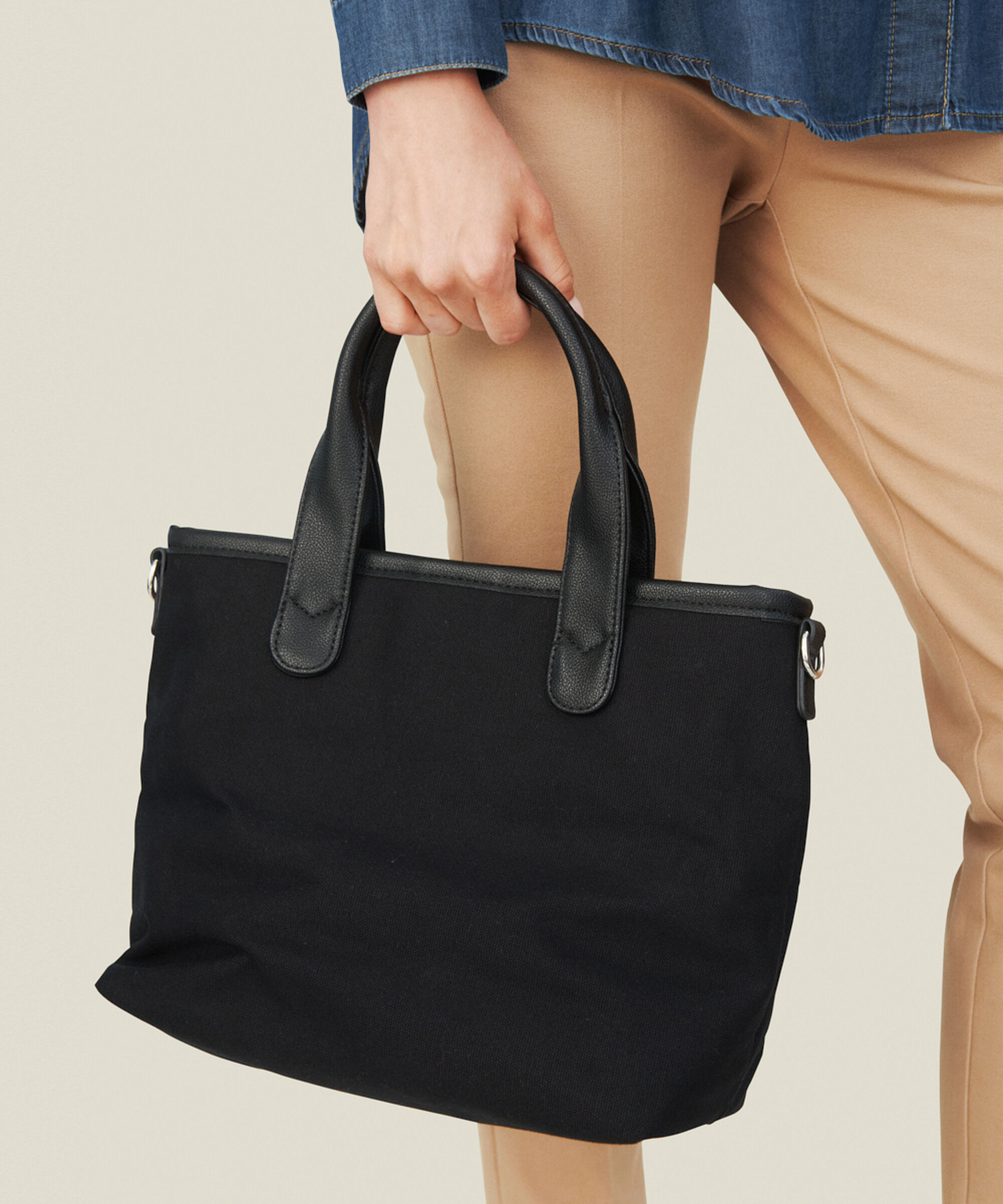REIA VESKE, Black