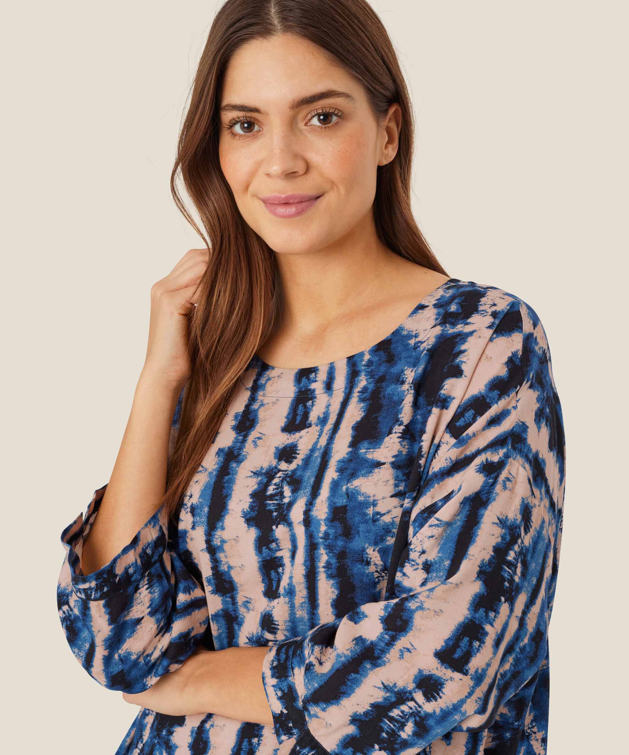 Becca Topp, Navy Peony