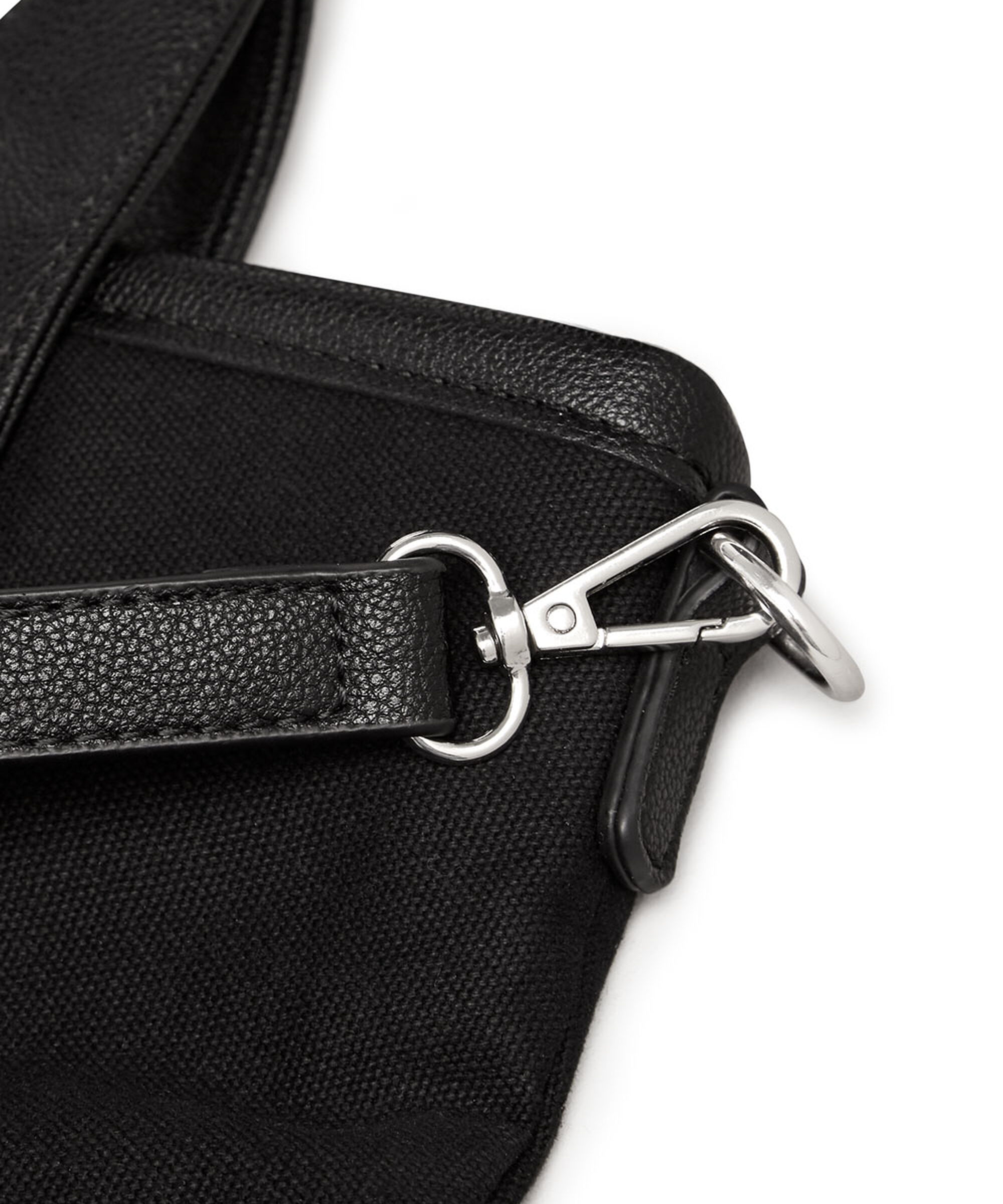 REIA VESKE, Black