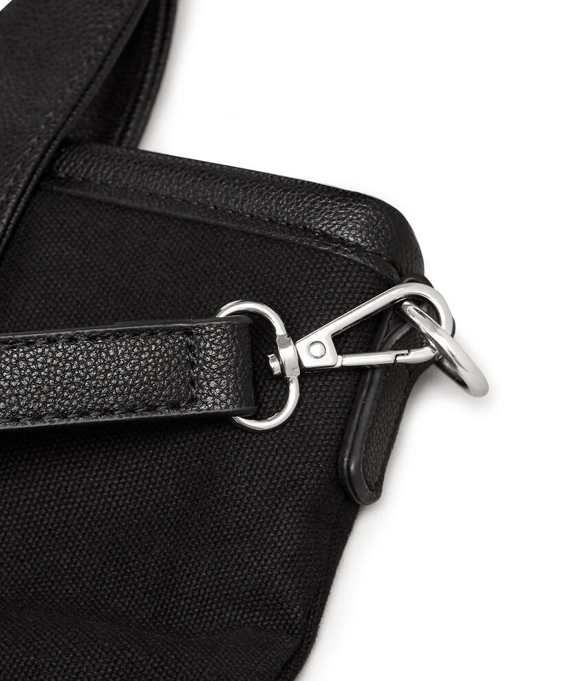 REIA VESKE, Black