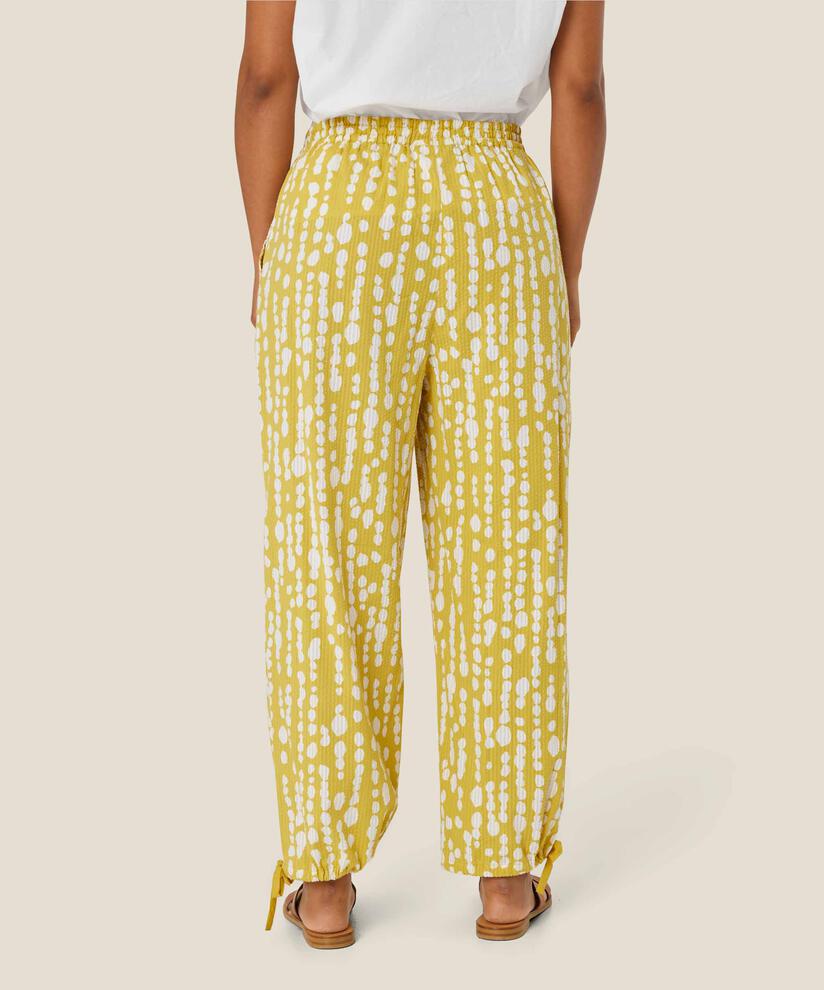 Pata Bukser, Oil Yellow