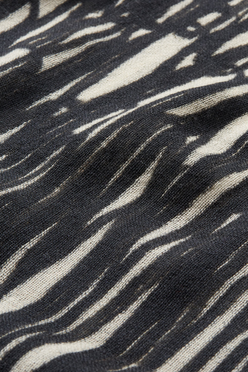 Agatina Skjerf, Black