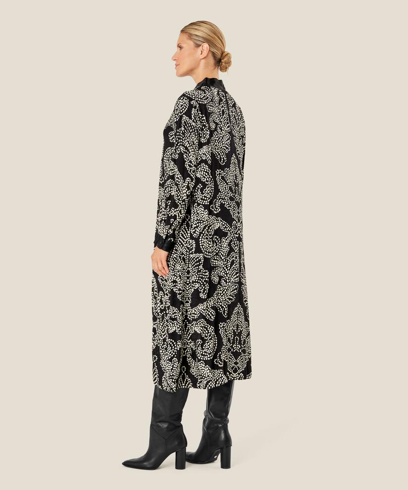 Nazima Kjole, Black
