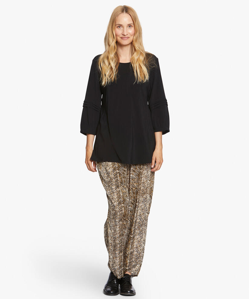 BEATE TOPP, Black